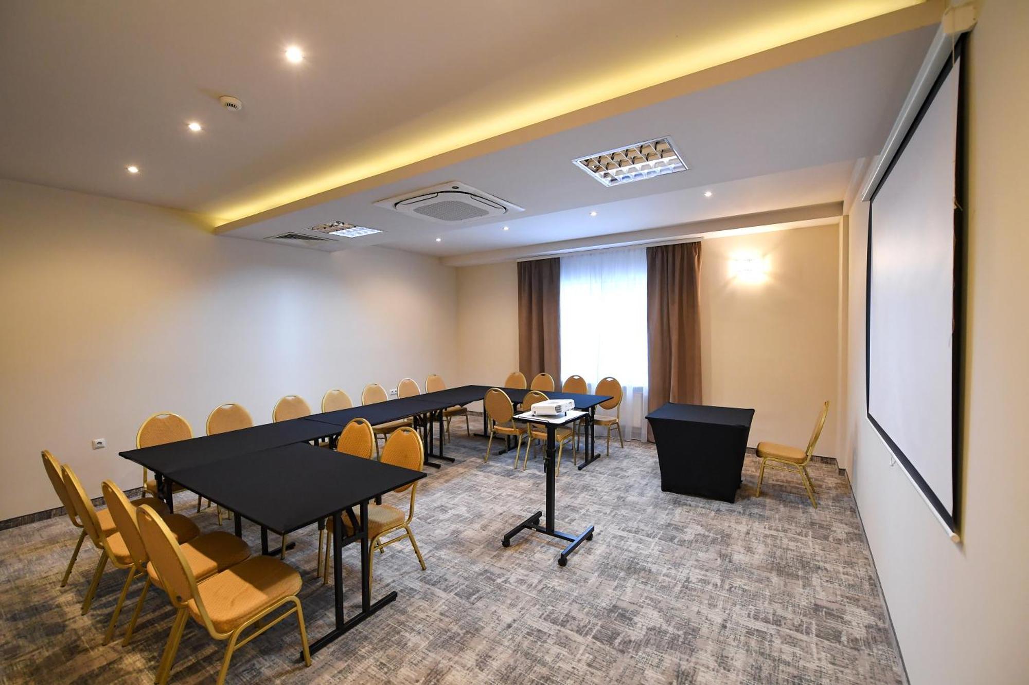 Hotel Focus Centrum Konferencyjne Люблин Екстериор снимка