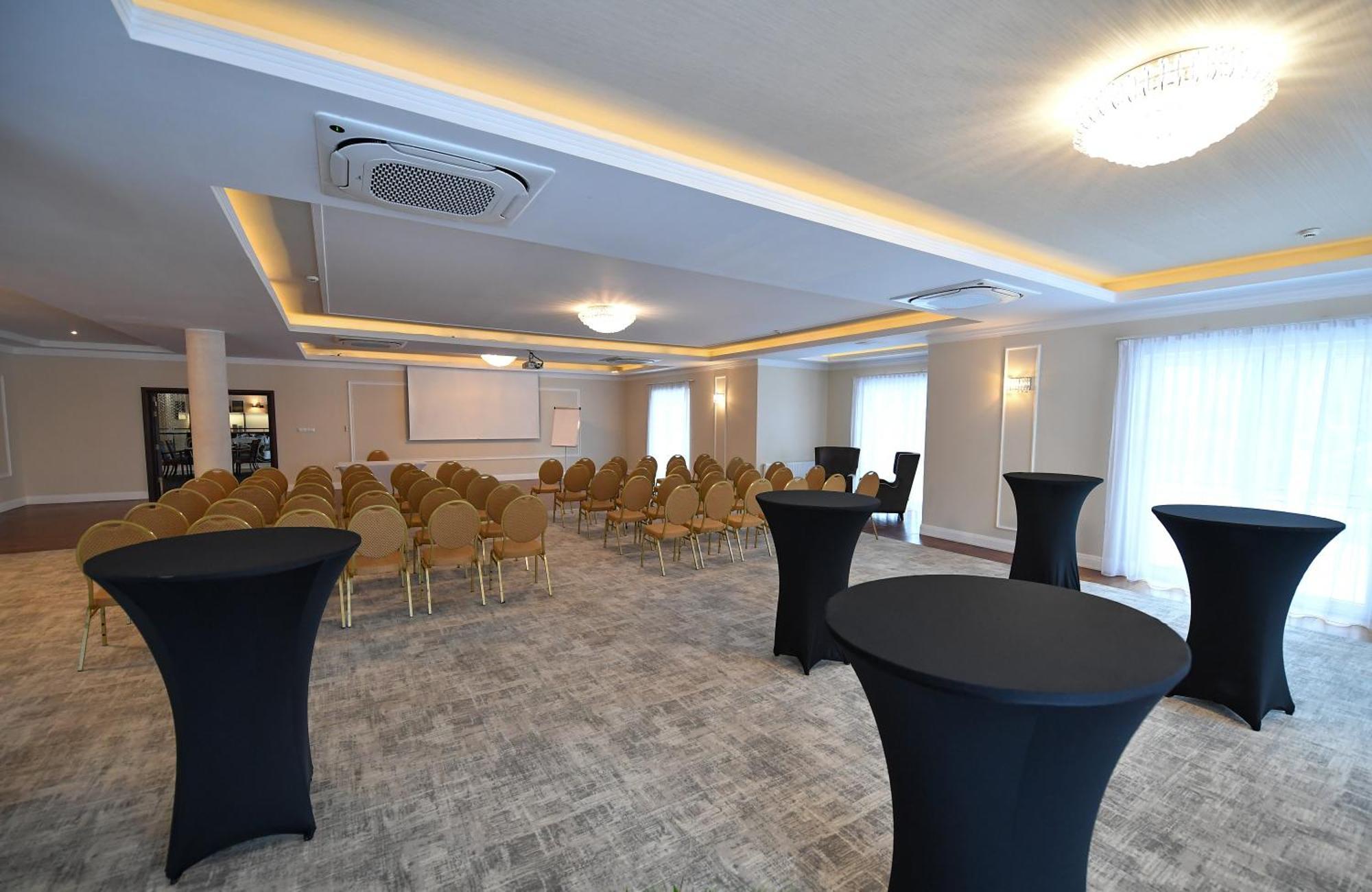 Hotel Focus Centrum Konferencyjne Люблин Екстериор снимка